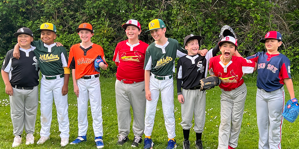 Little Leaguers wearing MLB jerseys